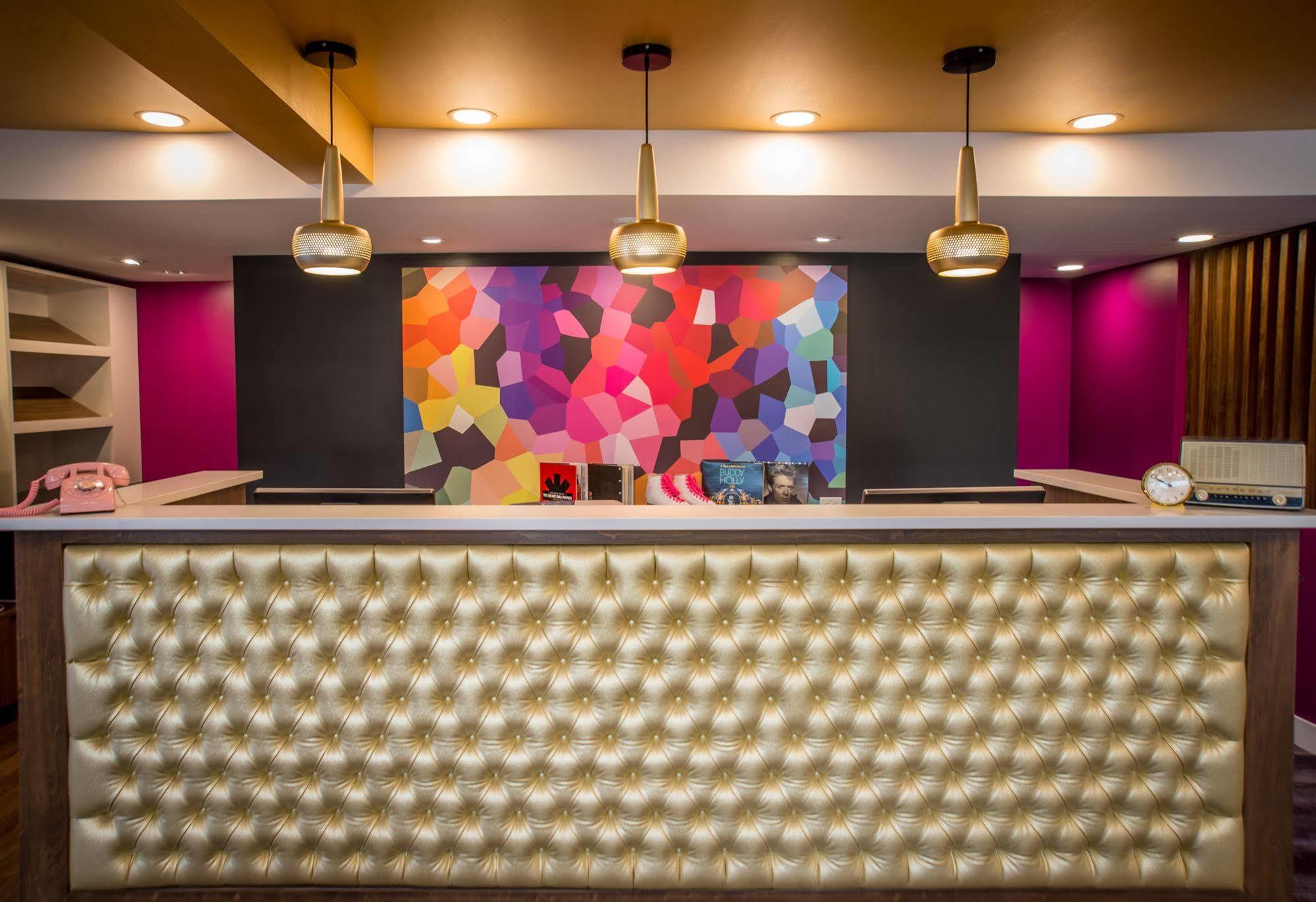 Hotel Zed Kelowna Eksteriør bilde